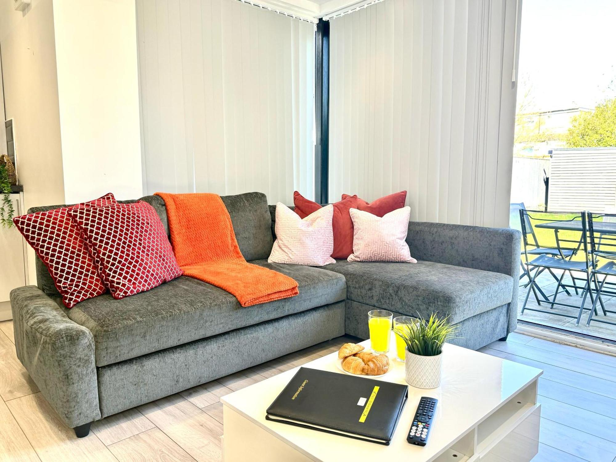 Evergreen Lodge: Luxurious Two-Bed Flat with Garden near Blenheim Palace Kidlington Exterior photo