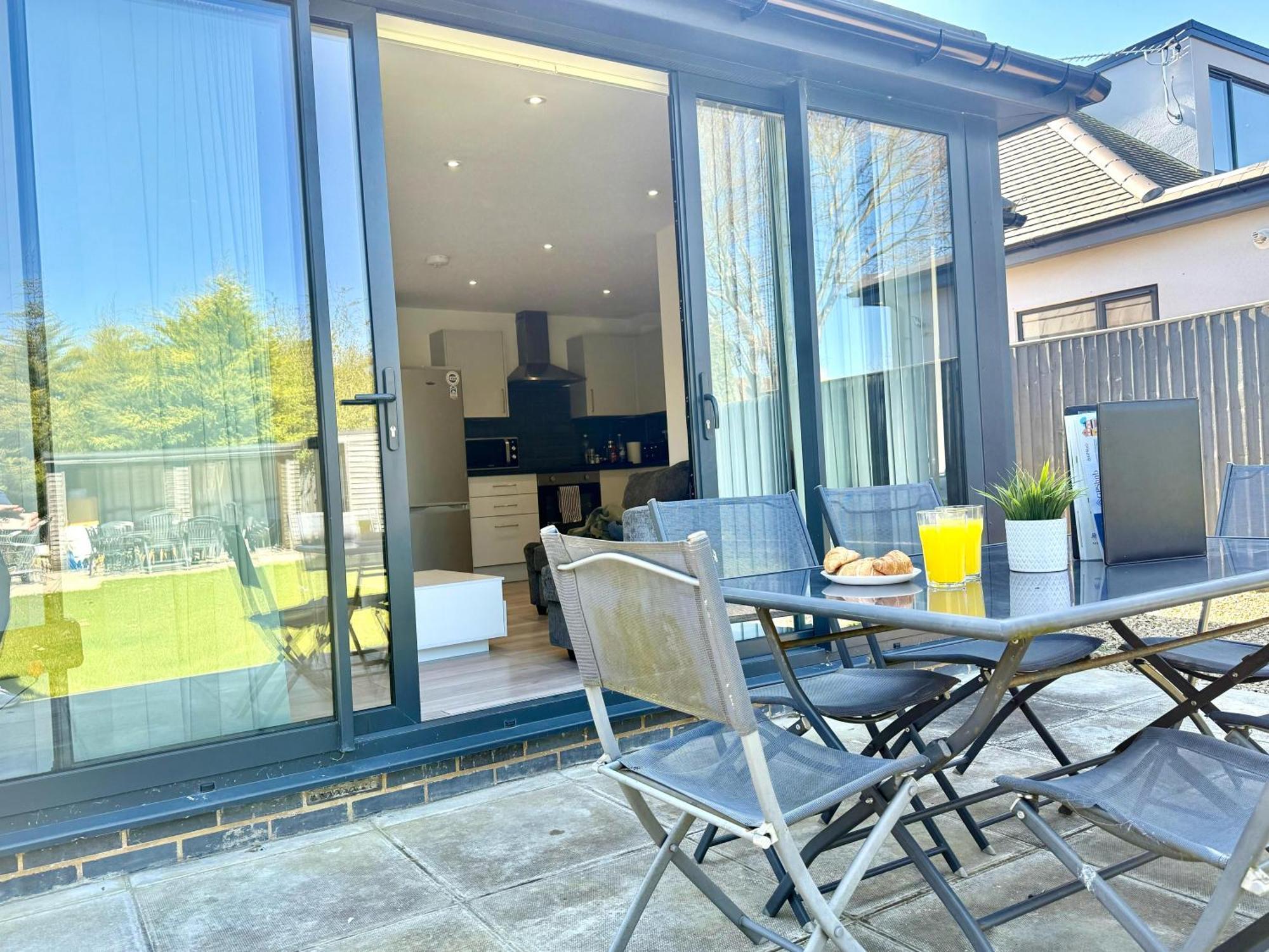 Evergreen Lodge: Luxurious Two-Bed Flat with Garden near Blenheim Palace Kidlington Exterior photo