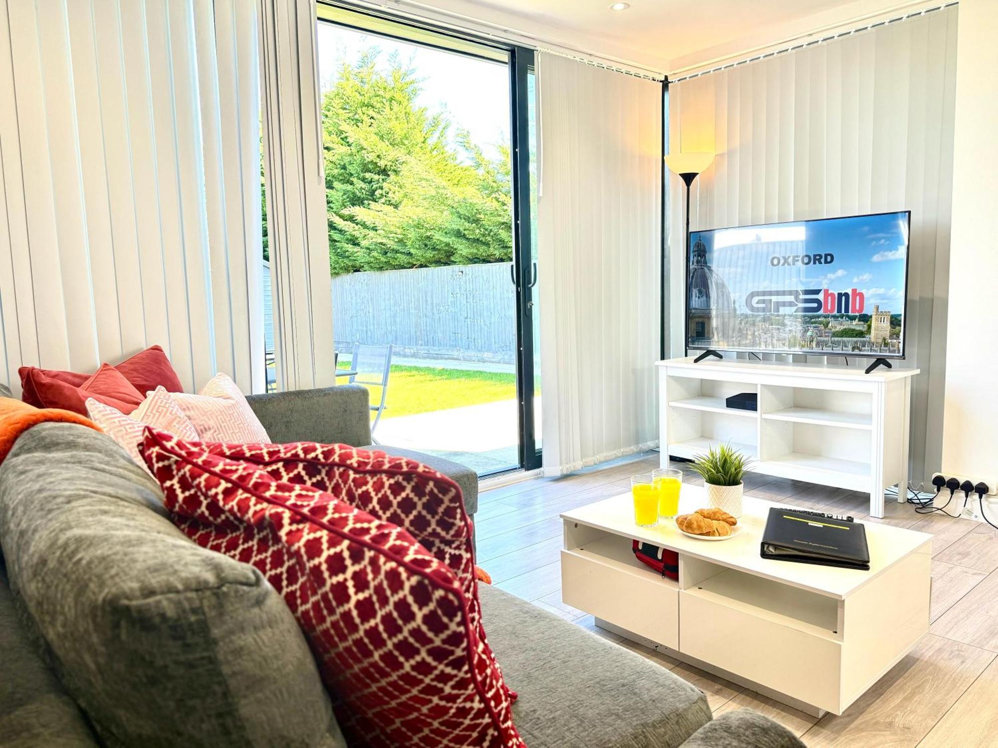 Evergreen Lodge: Luxurious Two-Bed Flat with Garden near Blenheim Palace Kidlington Exterior photo