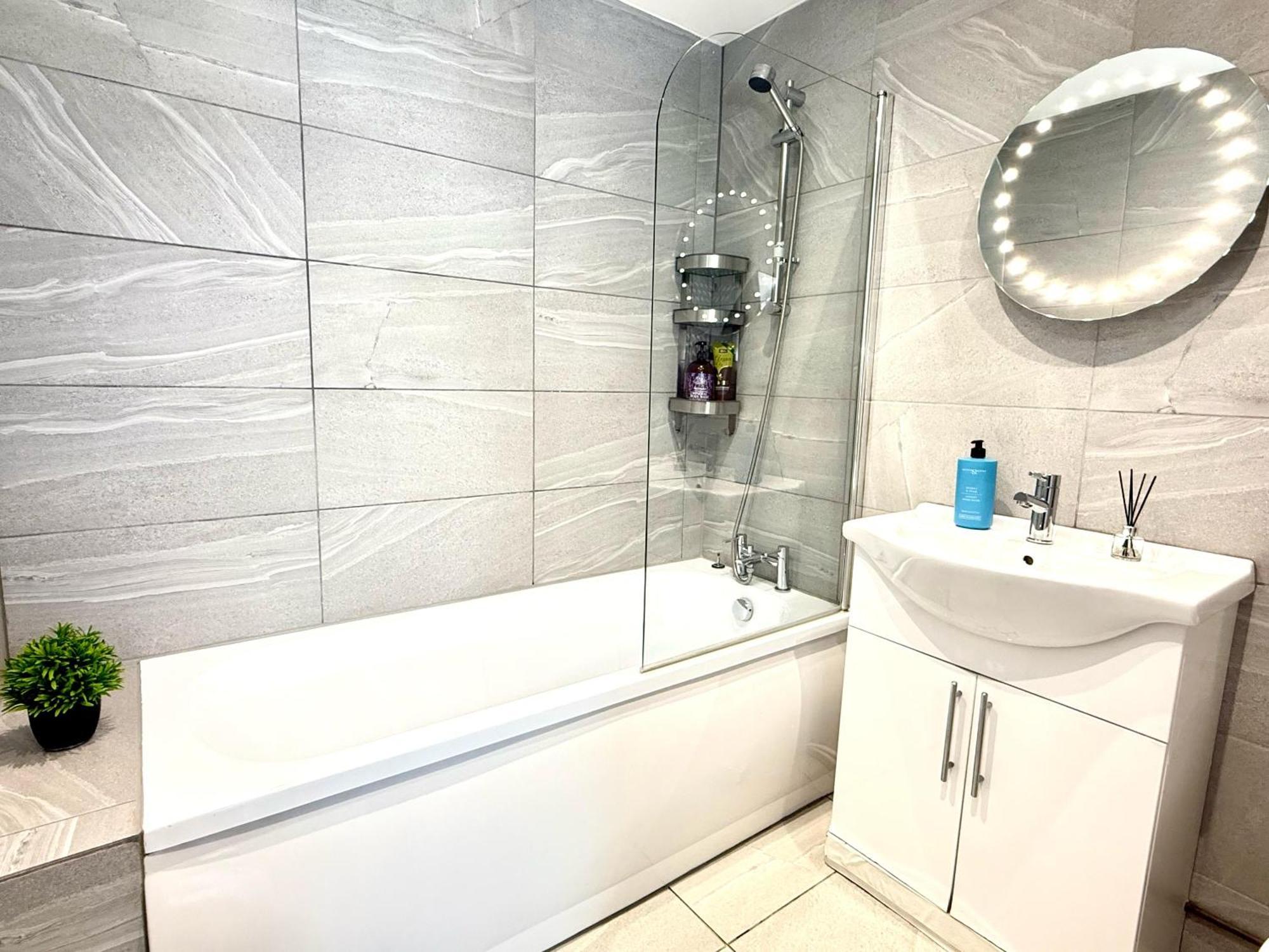 Evergreen Lodge: Luxurious Two-Bed Flat with Garden near Blenheim Palace Kidlington Exterior photo