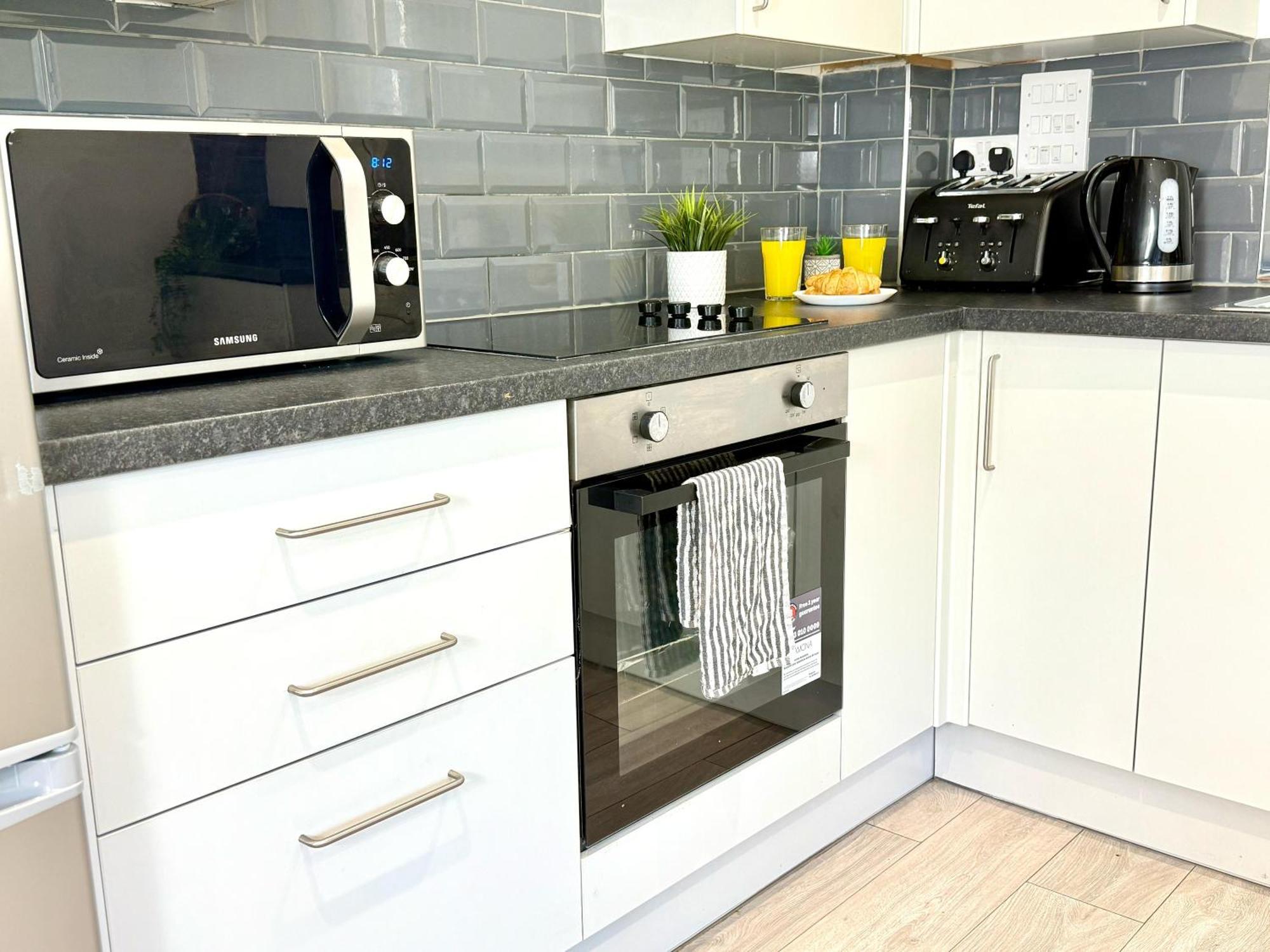 Evergreen Lodge: Luxurious Two-Bed Flat with Garden near Blenheim Palace Kidlington Exterior photo