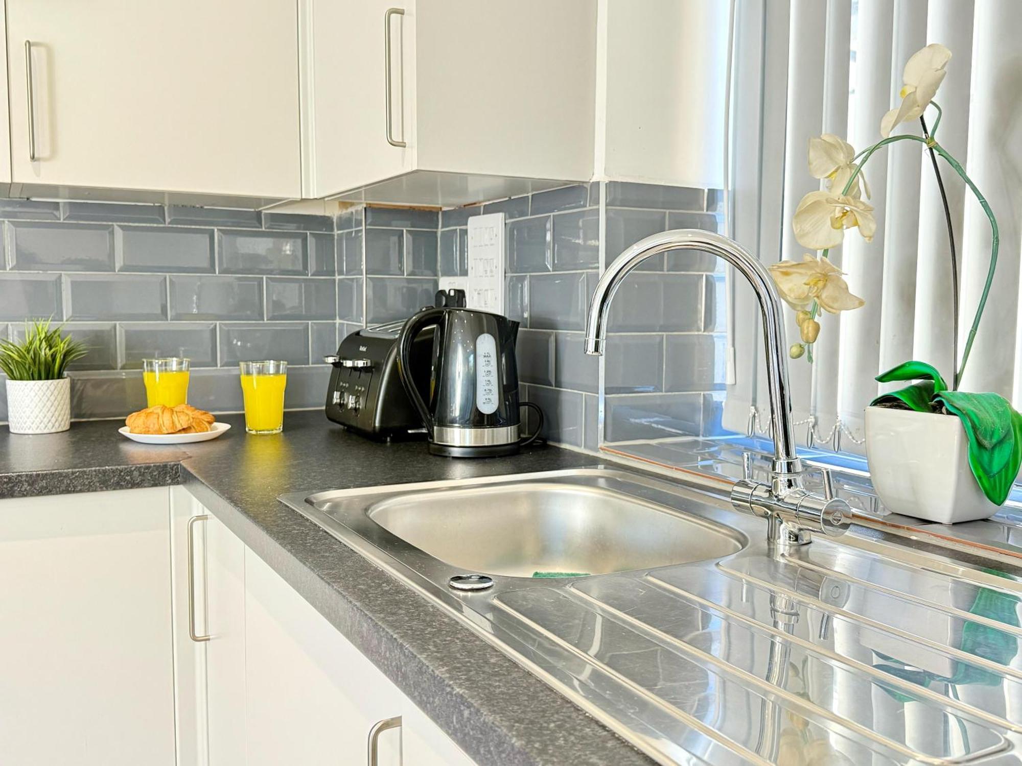 Evergreen Lodge: Luxurious Two-Bed Flat with Garden near Blenheim Palace Kidlington Exterior photo