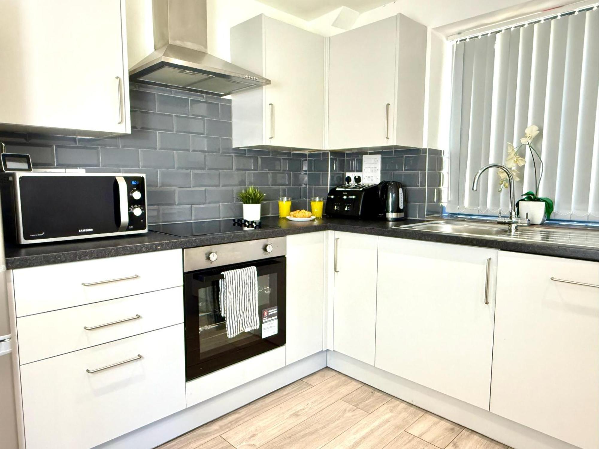 Evergreen Lodge: Luxurious Two-Bed Flat with Garden near Blenheim Palace Kidlington Exterior photo