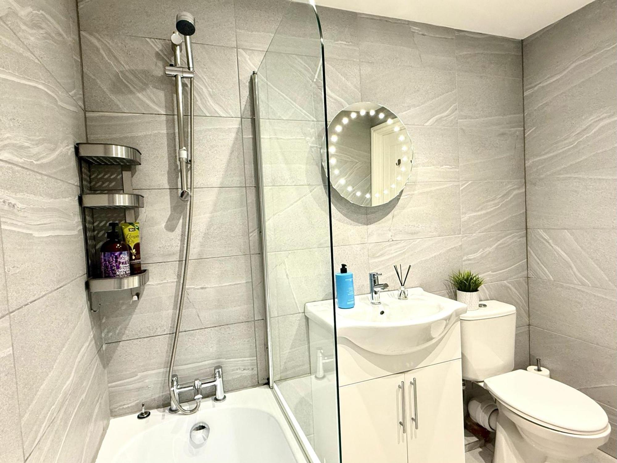 Evergreen Lodge: Luxurious Two-Bed Flat with Garden near Blenheim Palace Kidlington Exterior photo